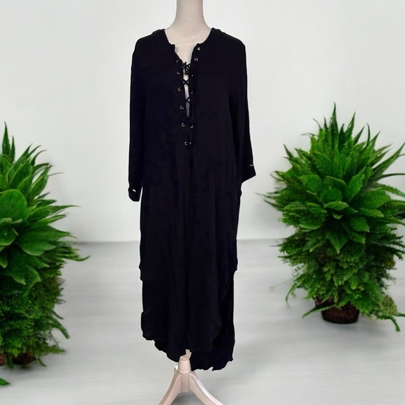 Faithful the Brand Midi Dress - Picture 2 of 11